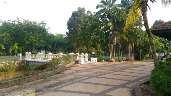 Jogging at Merdeka Park: A Historic and Serene Experience in Johor Bahru